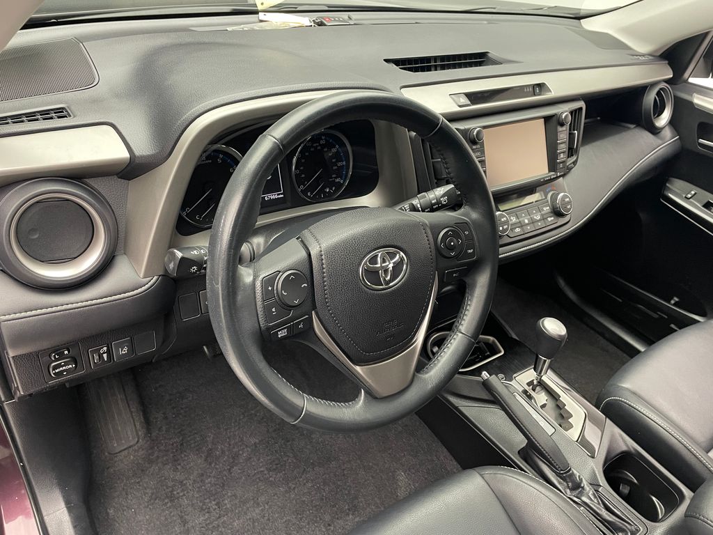 Thumbnail: 2017 Toyota RAV4 - 11