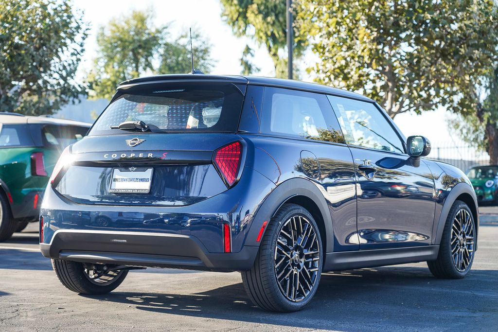 2025 MINI Cooper S  8