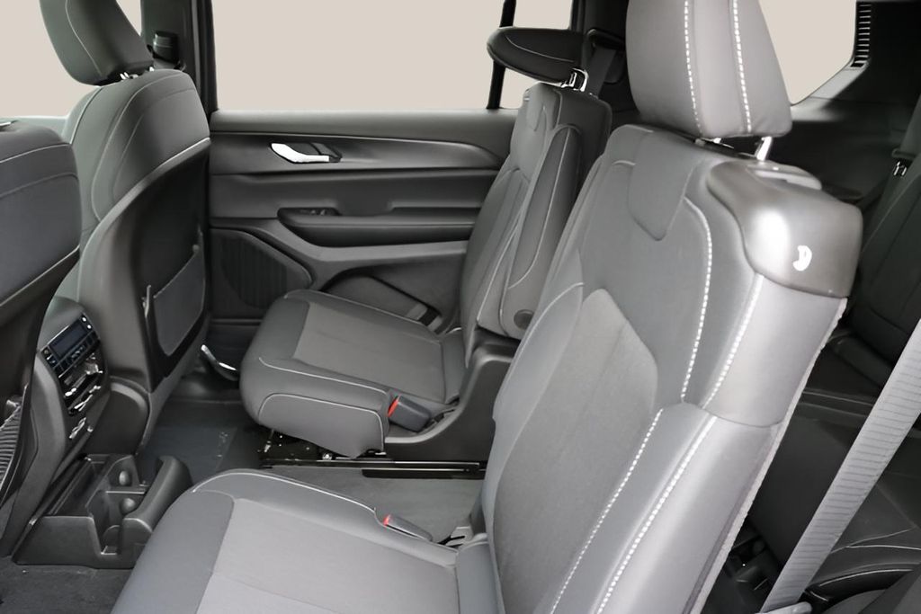 New Car 2025 Jeep Grand Cherokee L  Laredo For Sale Under $35,000 In Austin, Texas