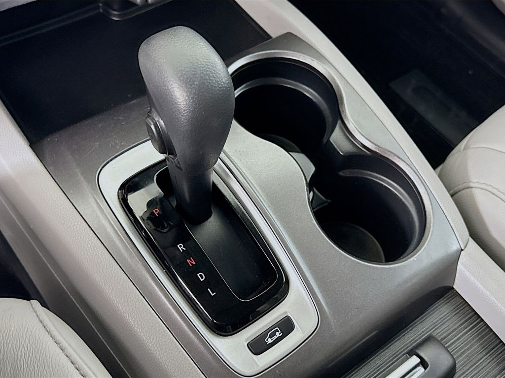 Thumbnail: 2017 Honda Pilot - 16