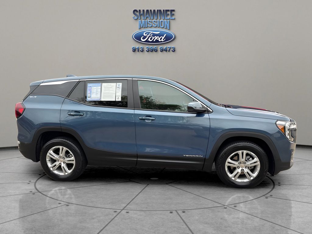 2024 GMC Terrain SLE photo