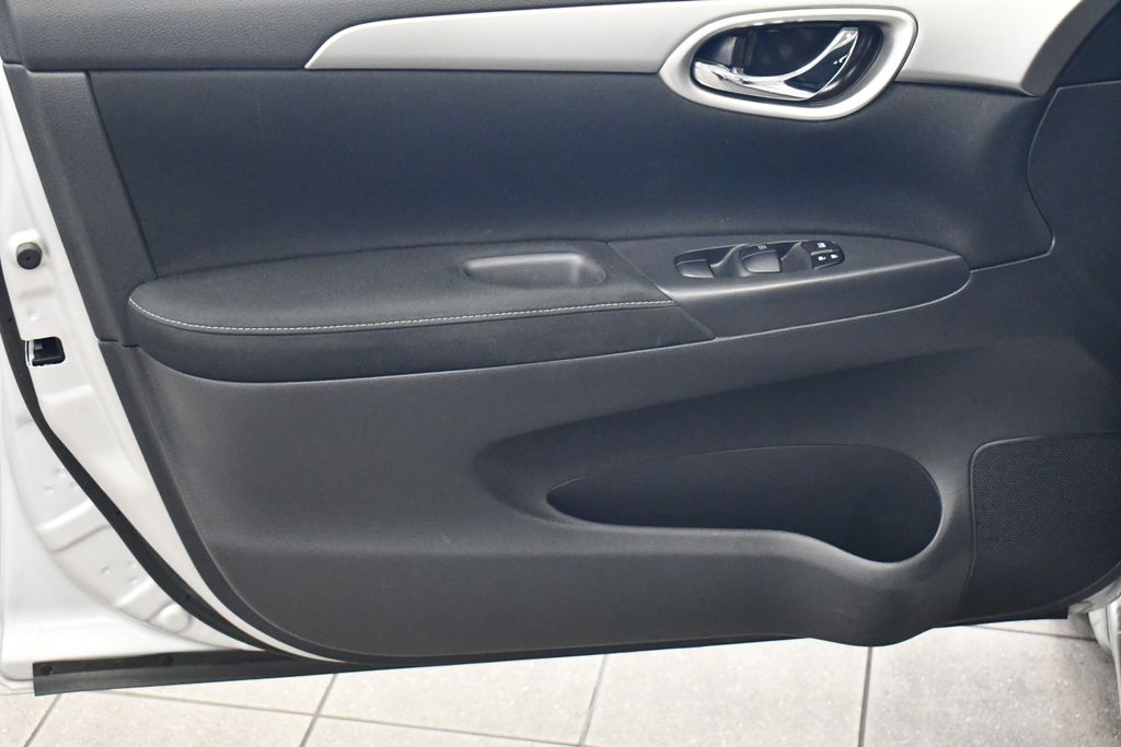 Thumbnail: 2015 Nissan Sentra - 15