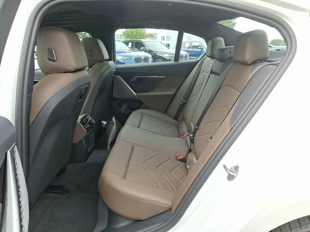 Thumbnail: 2026 BMW 5 Series - 5