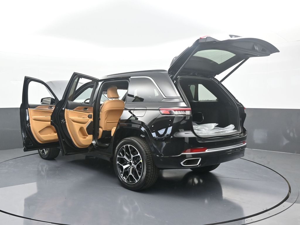 New 2025 Diamond Black Crystal Pearlcoat Jeep Summit image 79