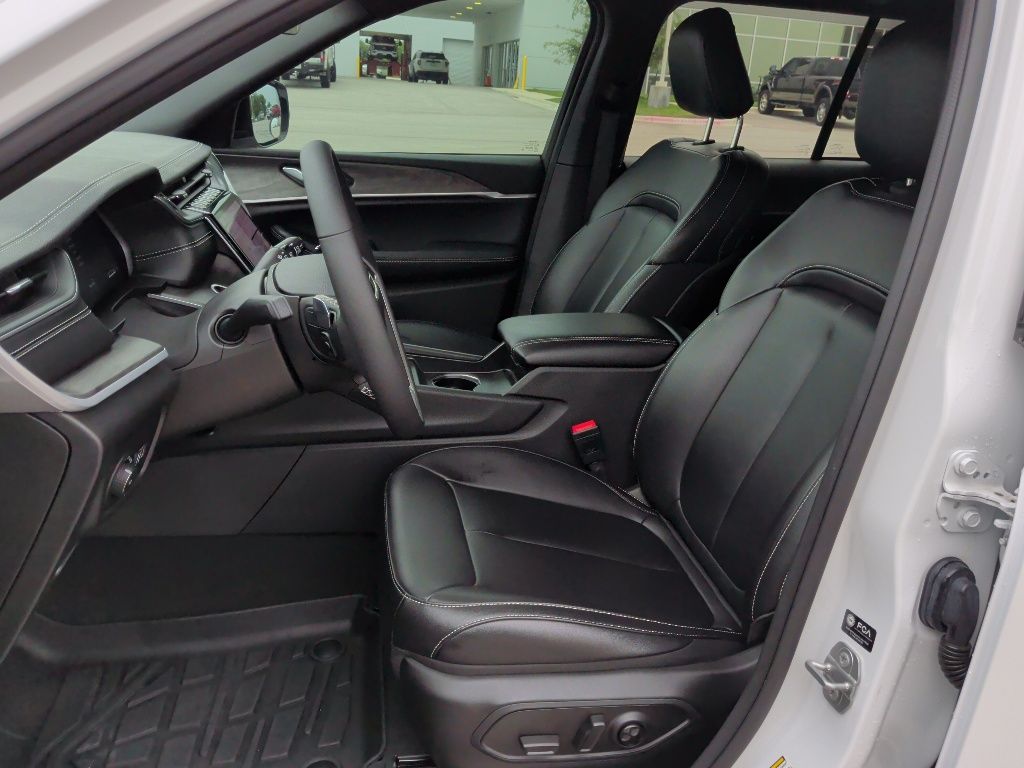 2025 Jeep Grand Cherokee Limited - 11