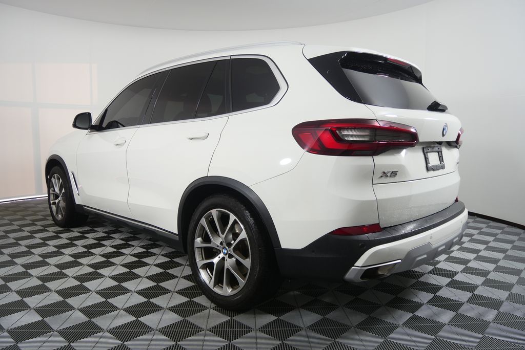 Thumbnail: 2021 BMW X5 - 5