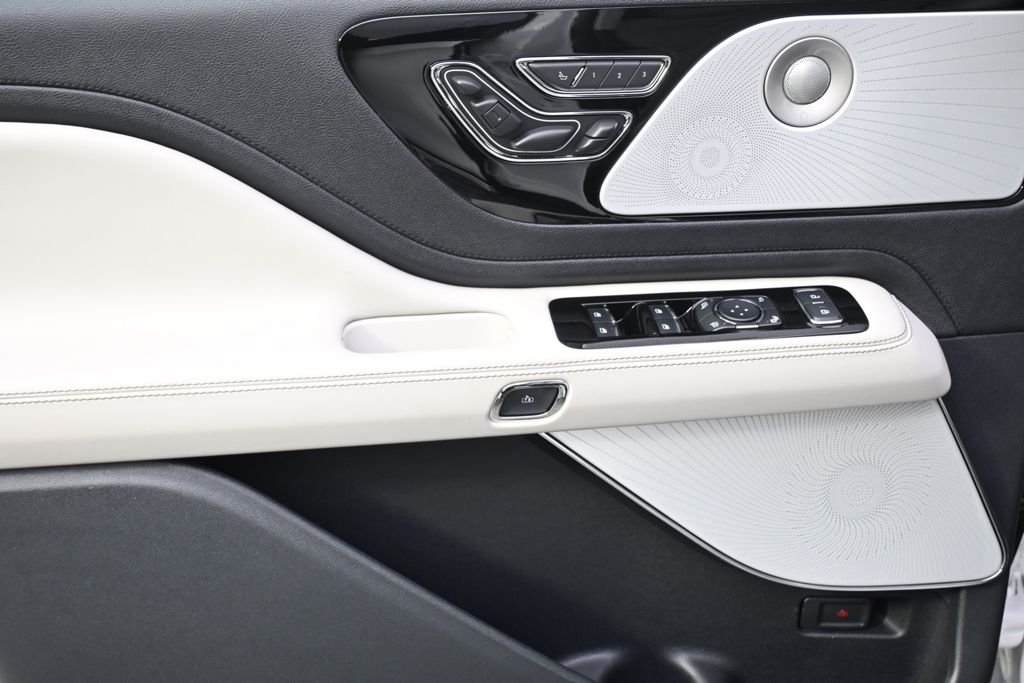 New 2026 White Lincoln Reserve image 23