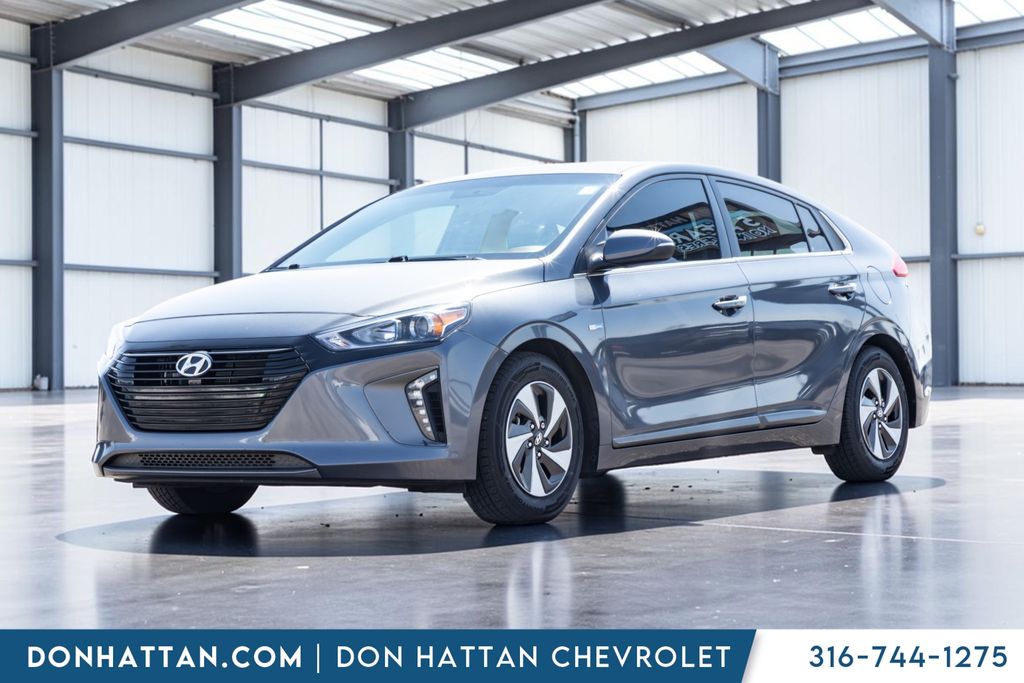 Summit White 2017 Hyundai Ioniq Hybrid Hatchback Front-Wheel Drive 6-Speed Dual Clutch
