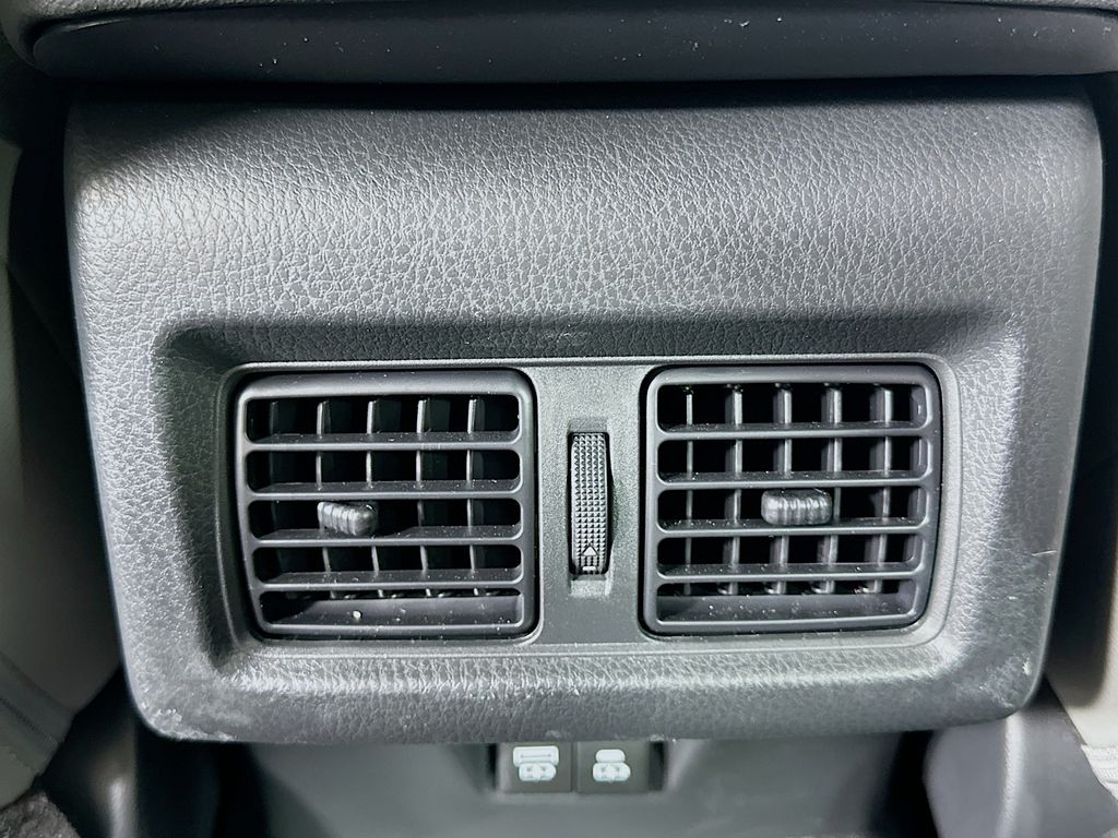 Thumbnail: 2025 Toyota Camry - 25