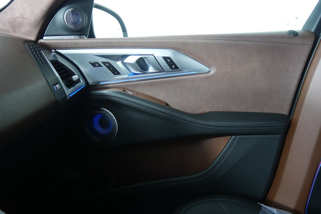 Thumbnail: 2026 BMW XM - 27