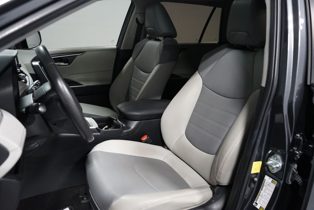 Thumbnail: 2021 Toyota RAV4 - 26