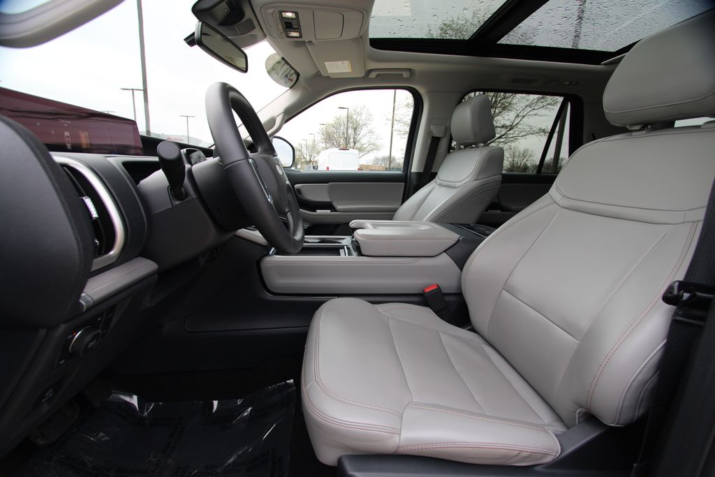 Used 2025 Ford Expedition SUV