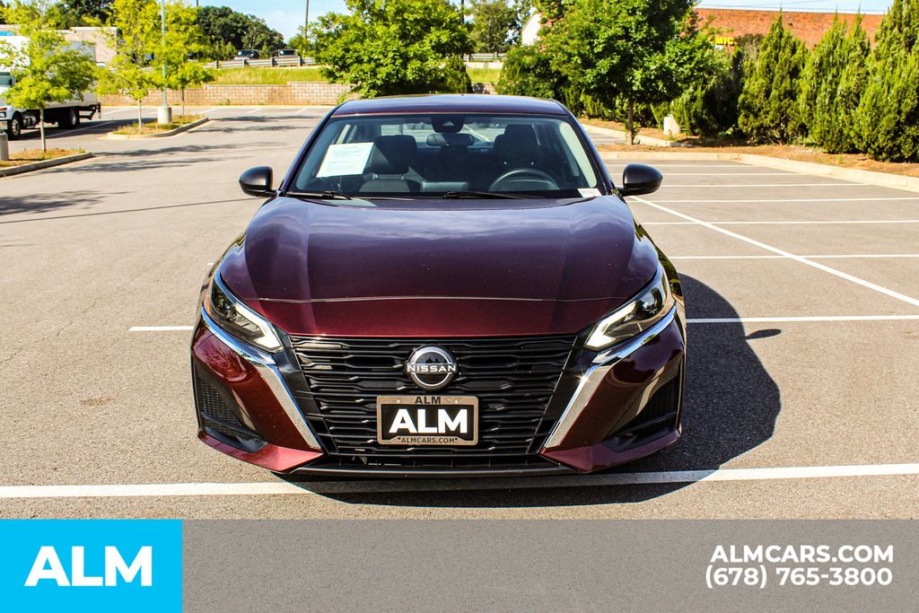 Used 2025 Red Nissan 2.5 SV image 9