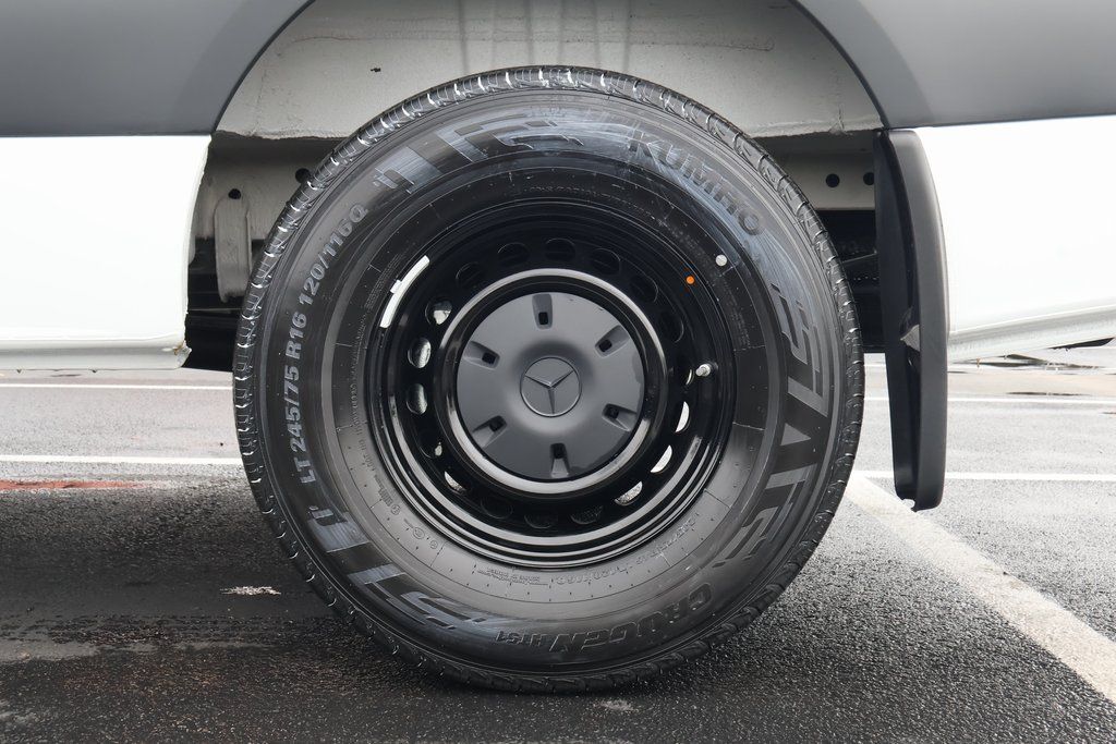 2025 Mercedes-Benz Sprinter 2500 10