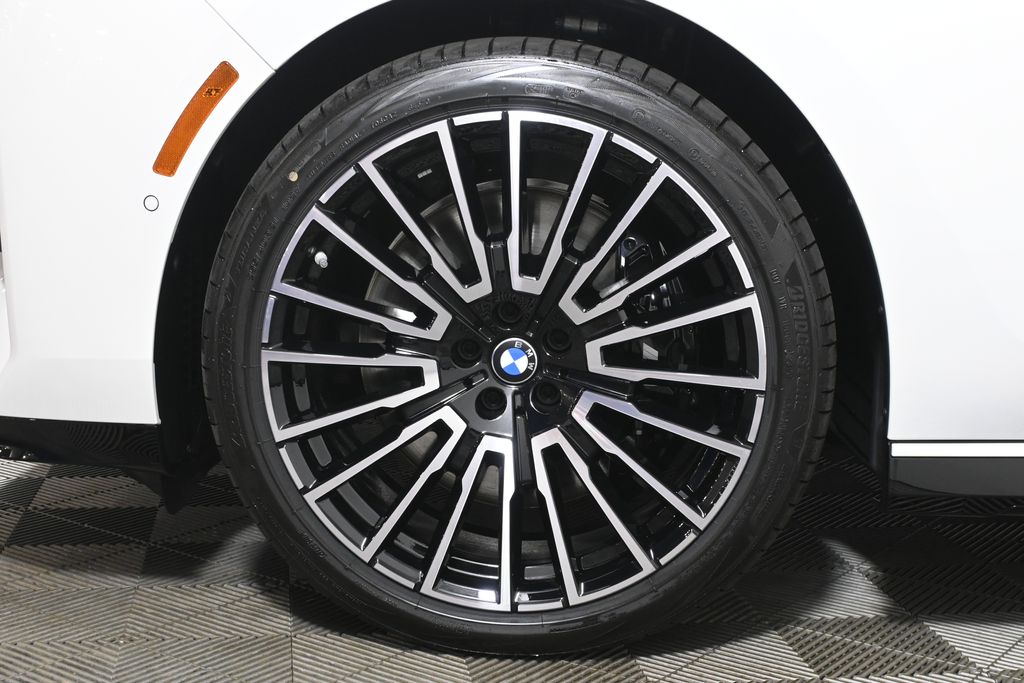 Thumbnail: 2027 BMW 7 Series - 12