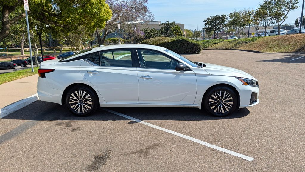 Used 2024 Nissan Altima 2.5 SV 4D Sedan