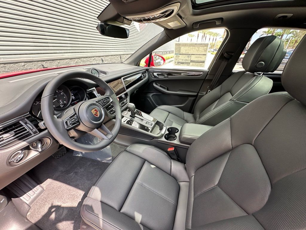 Thumbnail: 2026 Porsche Macan - 4