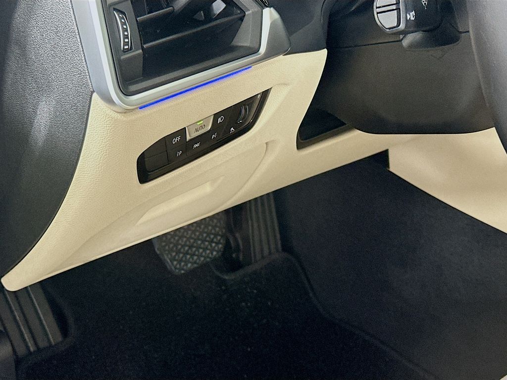 Thumbnail: 2021 BMW 3 Series - 10