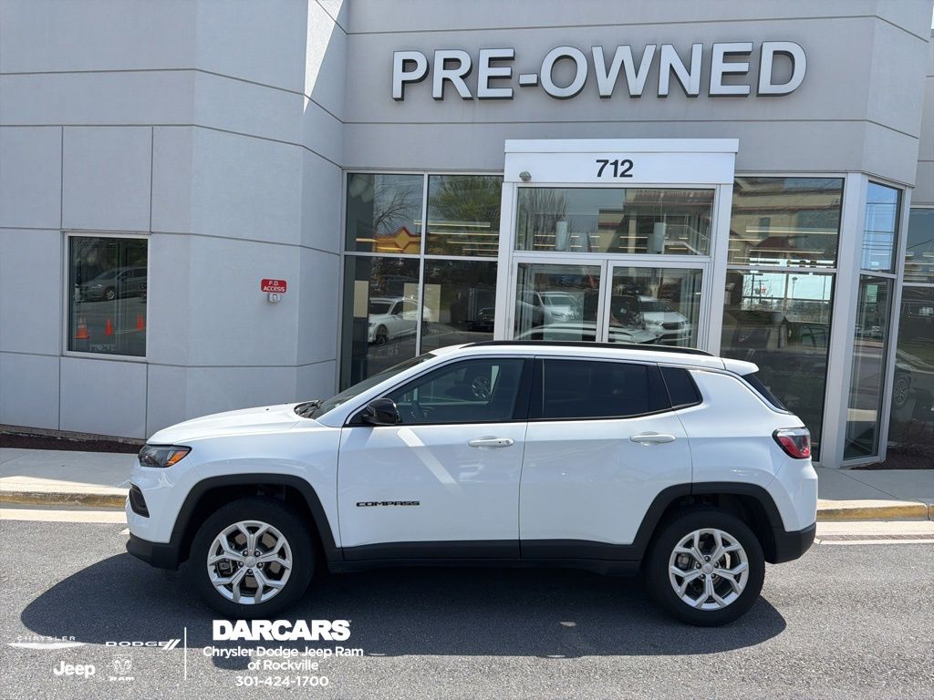 Bright White Clearcoat 2024 Jeep Compass Latitude 4WD SUV / Crossover Four-Wheel Drive 8-Speed Automatic