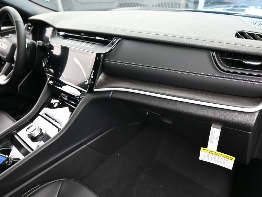 New 2026 Diamond Black Crystal Pearlcoat Jeep Limited image 42