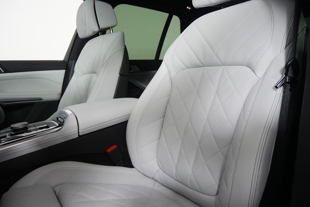 Thumbnail: 2026 BMW X5 - 10