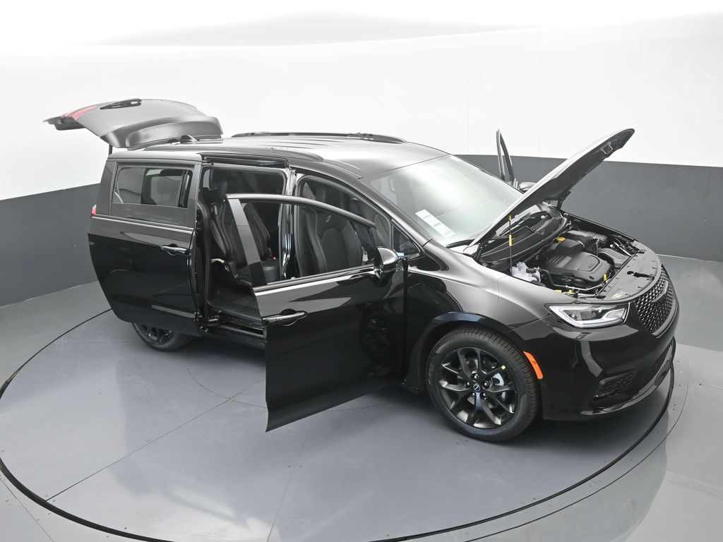 New 2026 Diamond Black Crystal Pearlcoat Chrysler Select image 70