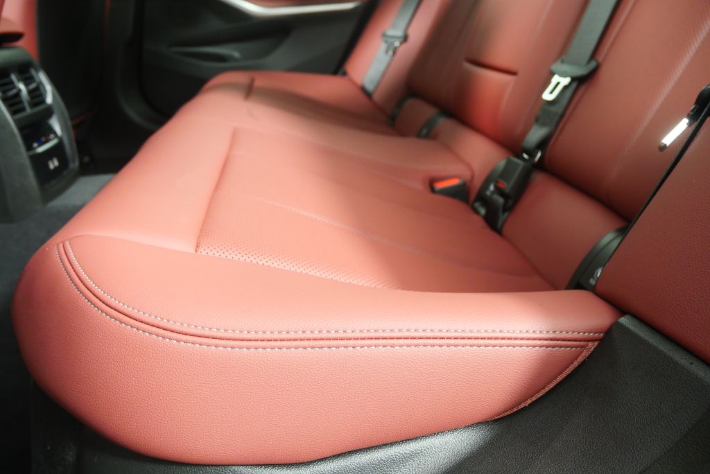 Thumbnail: 2025 BMW 3 Series - 15