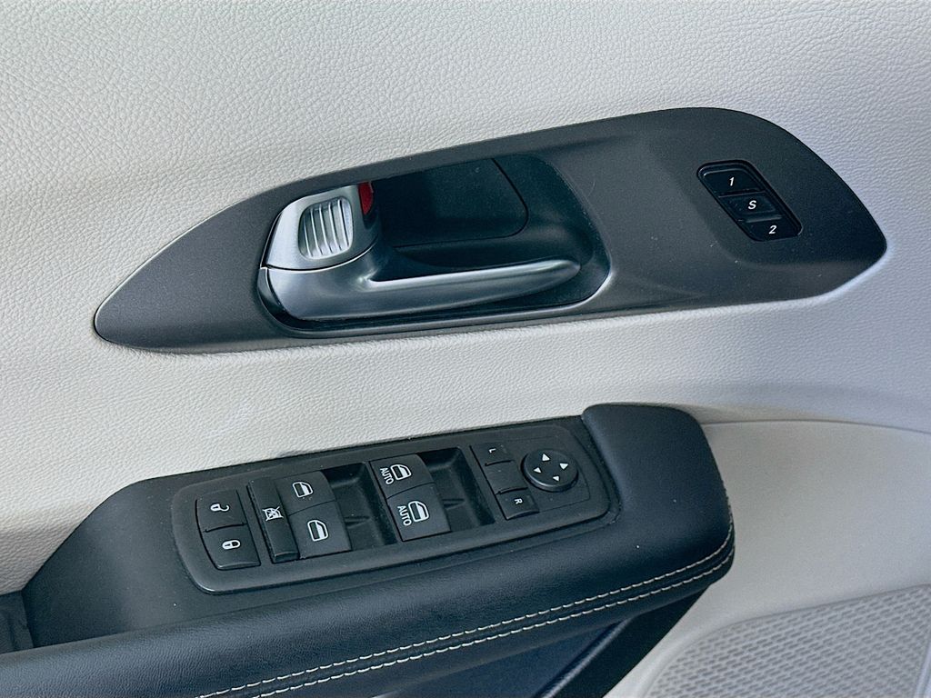 ChryslerPacifica23