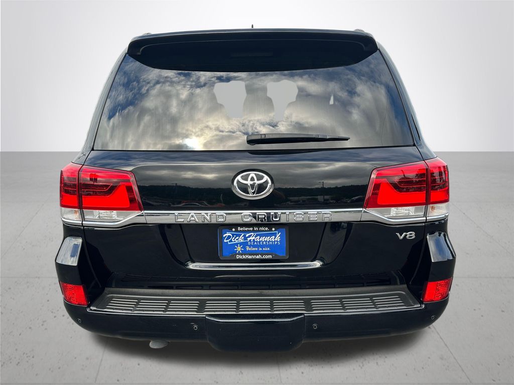 2016 Toyota Land Cruiser Base
