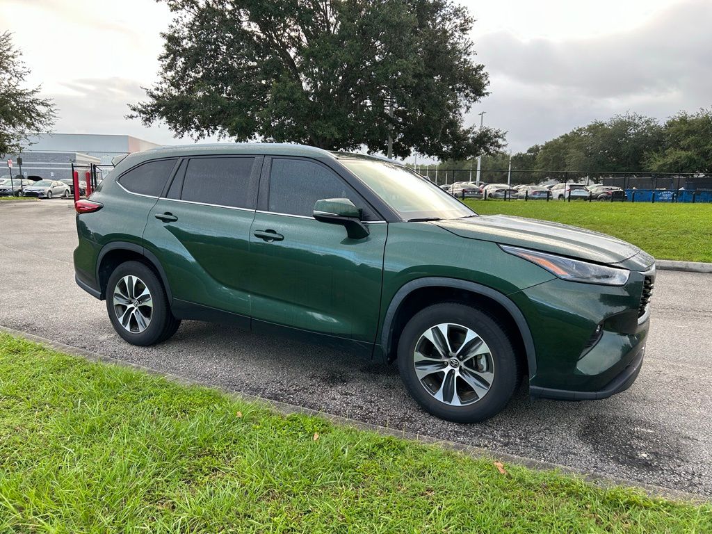 Thumbnail: 2023 Toyota Highlander - 7