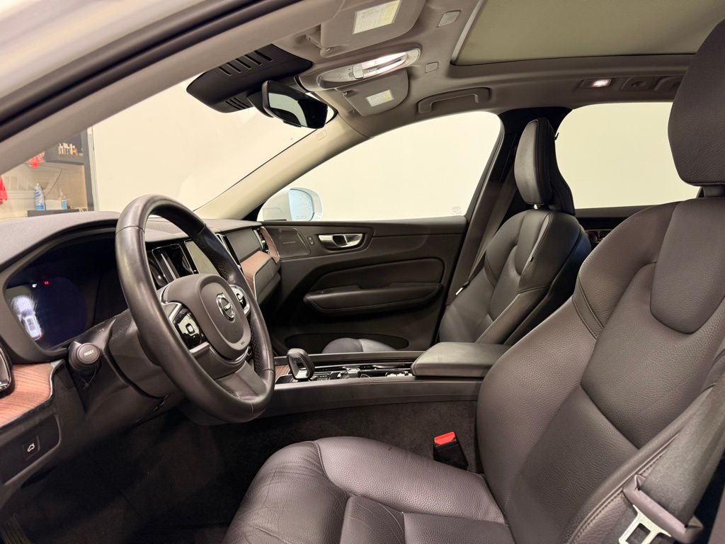 Thumbnail: 2023 Volvo XC60 - 10