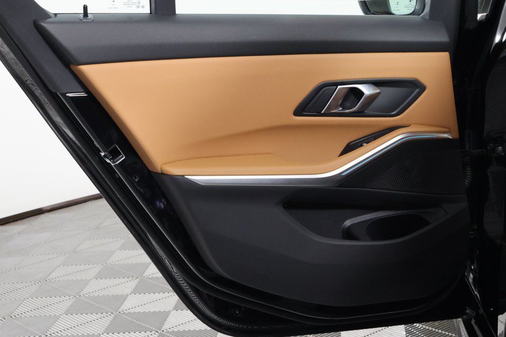 Thumbnail: 2026 BMW 3 Series - 13