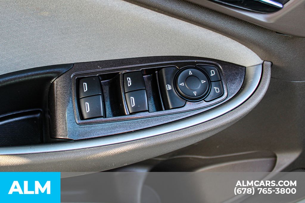 Used 2024 White Chevrolet LT image 36