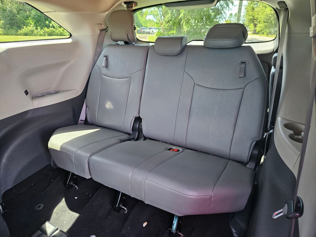 Thumbnail: 2024 Toyota Sienna - 13