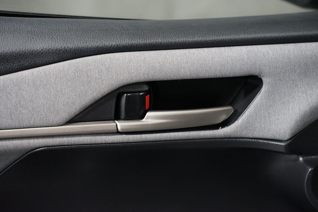 Thumbnail: 2025 Toyota Camry - 32