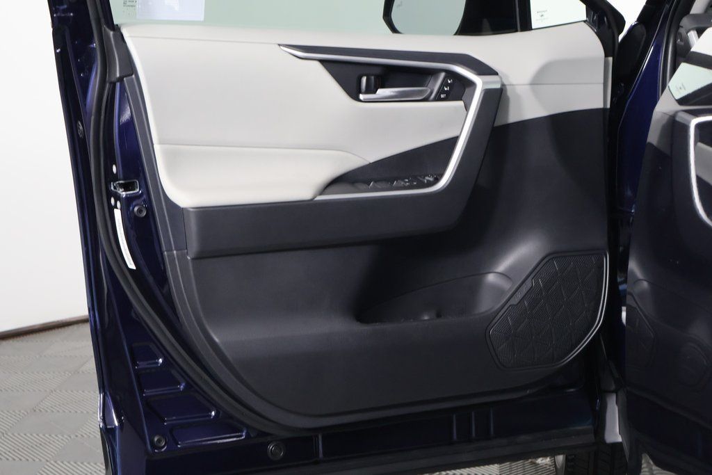 Thumbnail: 2025 Toyota RAV4 - 12