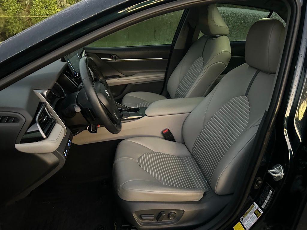 Thumbnail: 2021 Toyota Camry - 14