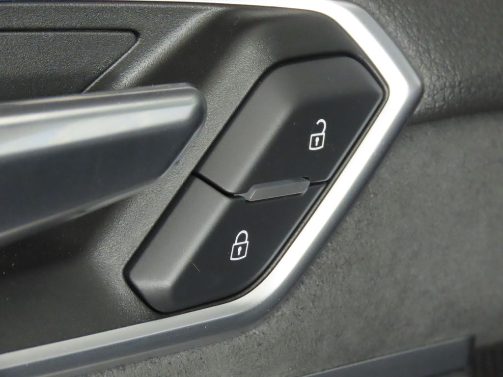 Thumbnail: 2022 Audi e-tron - 29