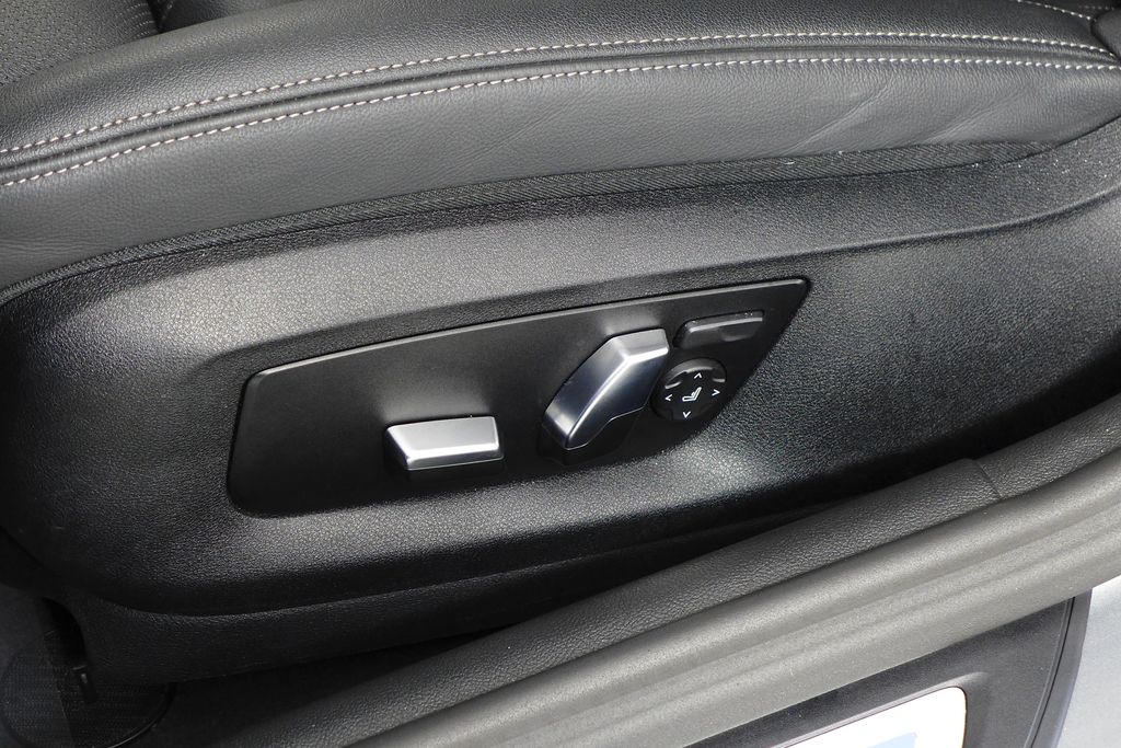 Thumbnail: 2023 BMW 5 Series - 22
