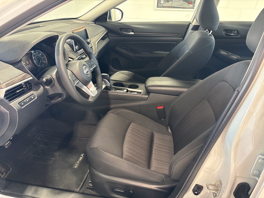 2025 Nissan Altima SV - Photo 9