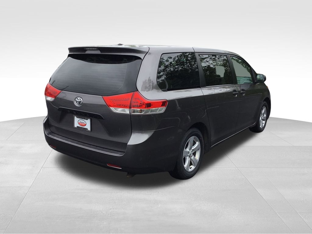 Thumbnail: 2014 Toyota Sienna - 5