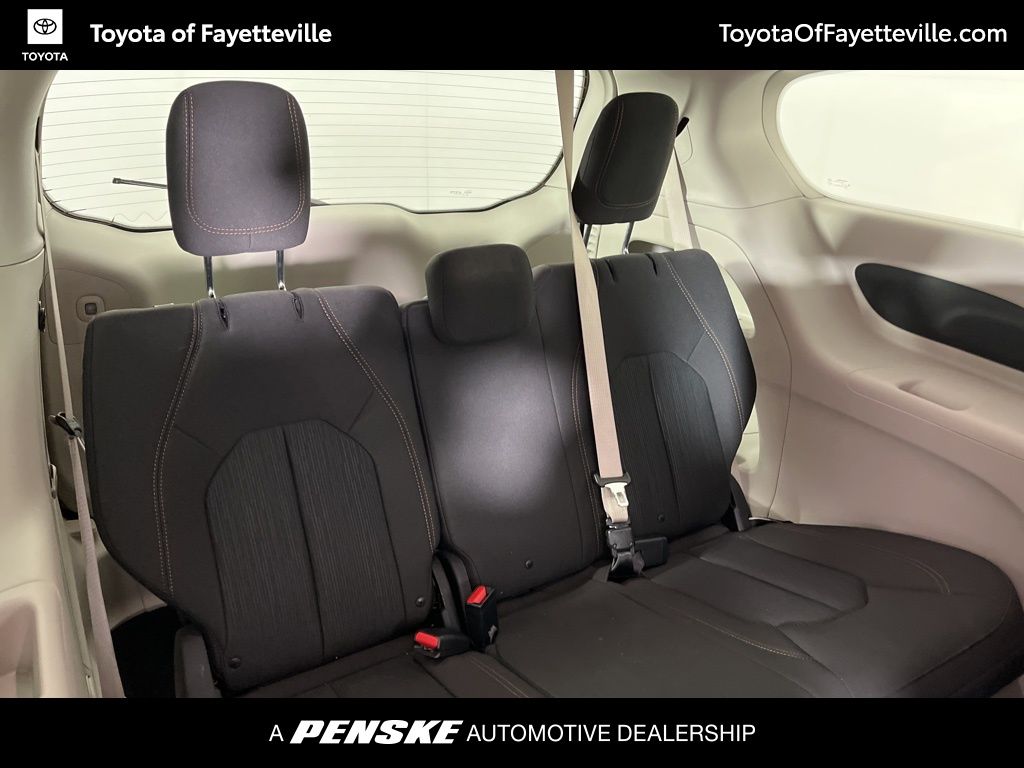 Thumbnail: 2018 Chrysler Pacifica - 10