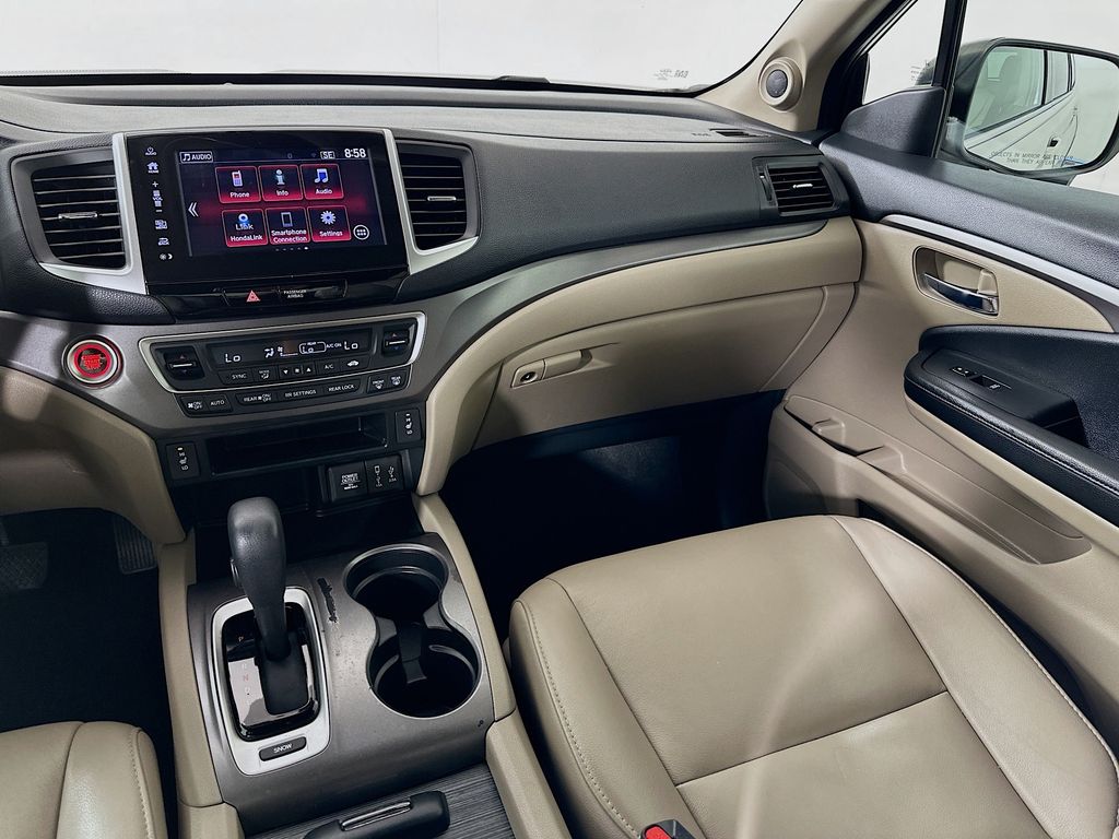 Thumbnail: 2018 Honda Pilot - 23