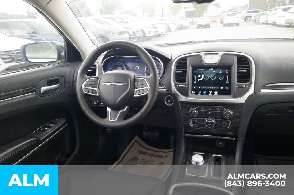 2022 Chrysler 300 Touring photo 20
