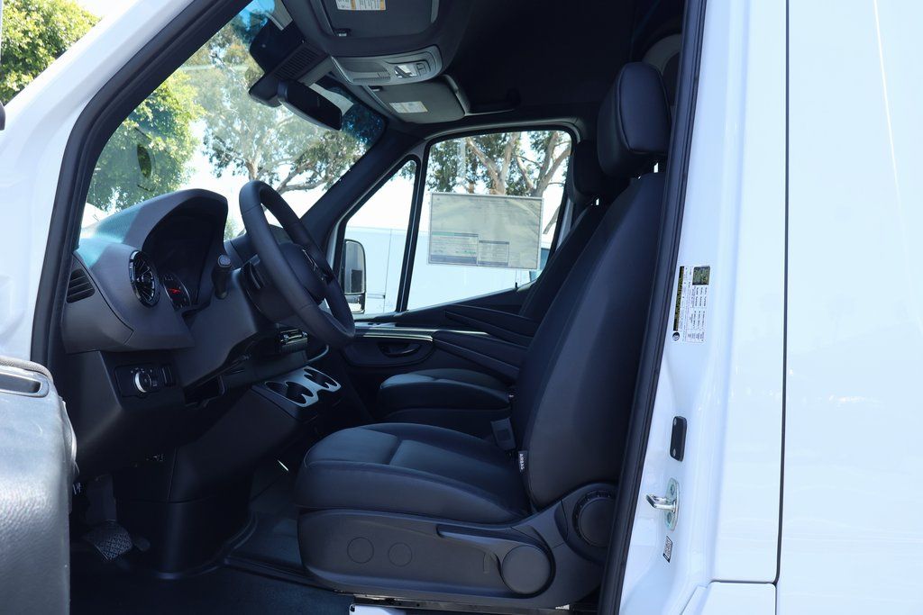 Thumbnail: 2025 Mercedes-Benz Sprinter - 6