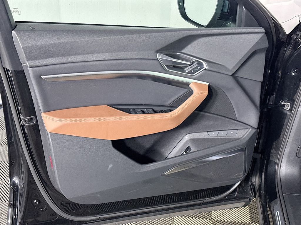 2021 Audi e-tron Premium Plus
