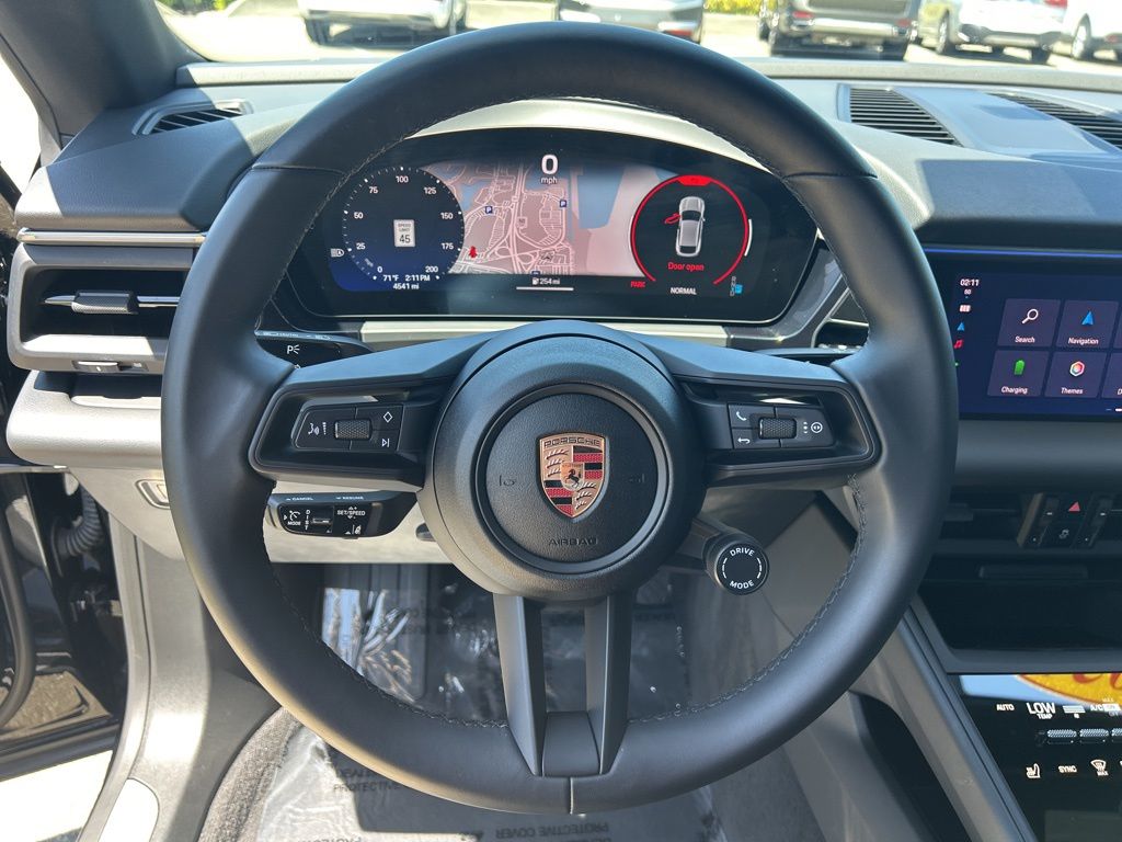 Thumbnail: 2025 Porsche Macan - 17