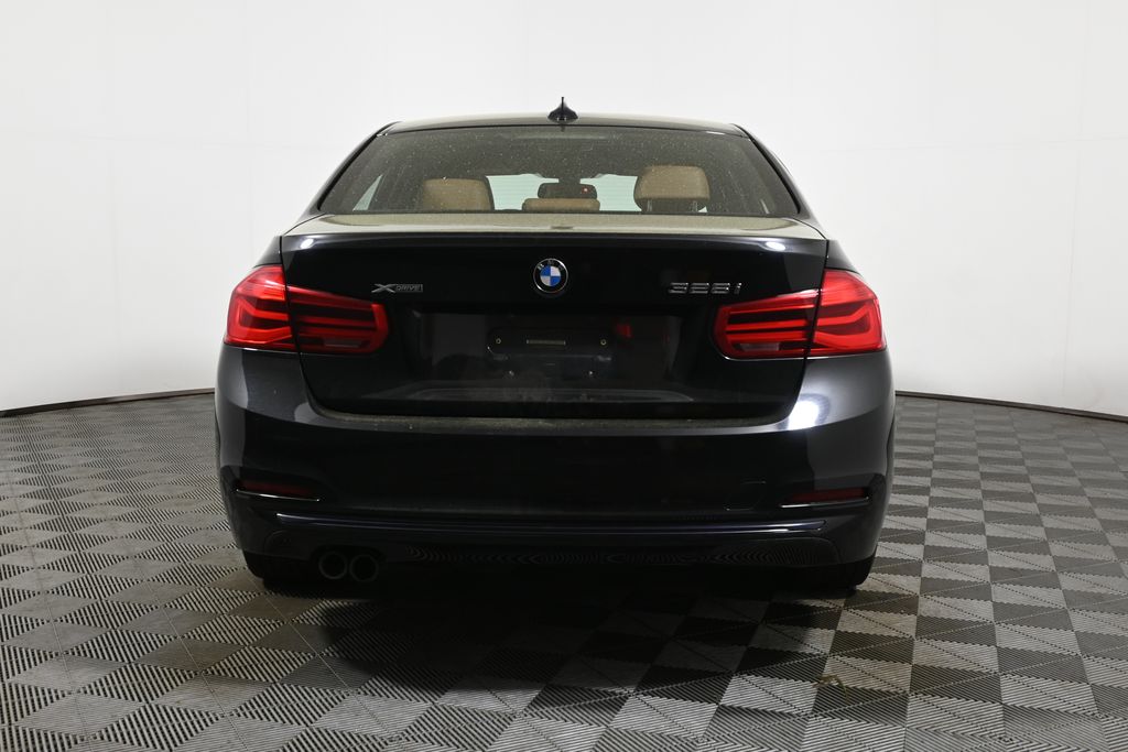 Thumbnail: 2016 BMW 3 Series - 10