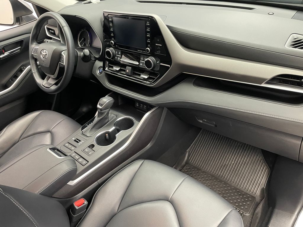 2022 Toyota Highlander XLE 16