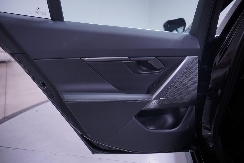 Thumbnail: 2025 BMW 5 Series - 15